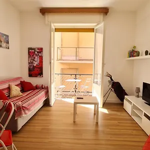 Su E Giù Levante Appartamento